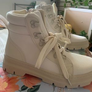 Brown boots 🥾 😍